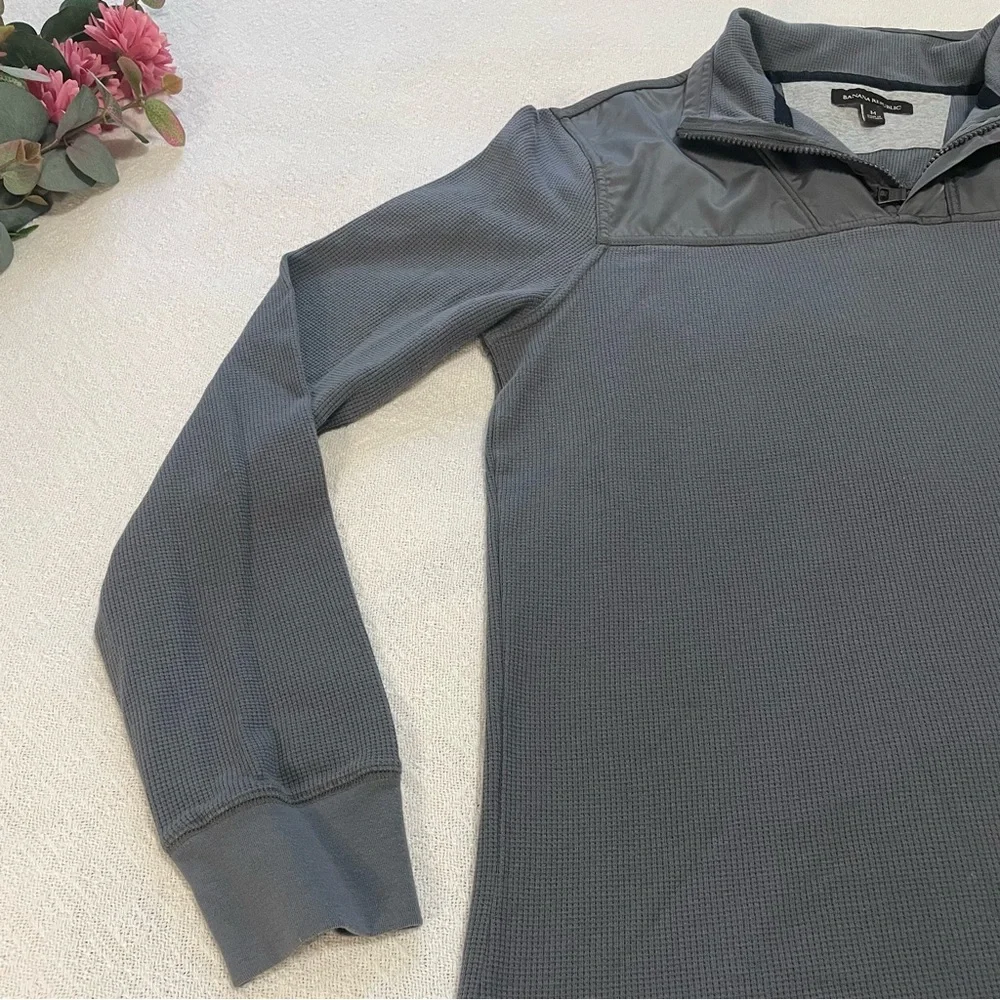 Banana Republic Gray Men's Shirt Quarter Zip Size Medium~ Pull Over‎ & Business